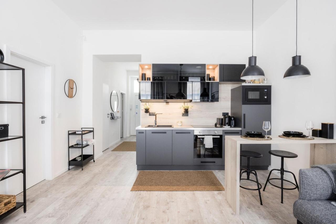 Two-Bedroom Apartment Next To Music Academy Budapest Esterno foto