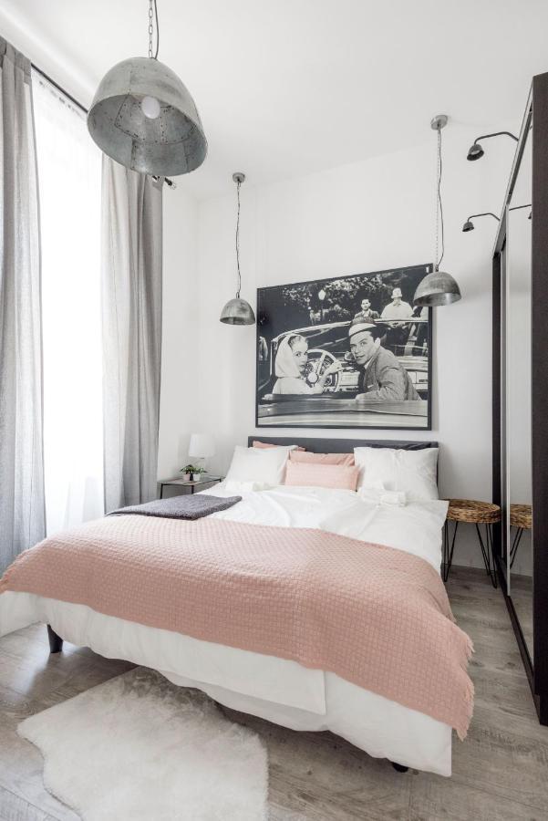 Two-Bedroom Apartment Next To Music Academy Budapest Esterno foto