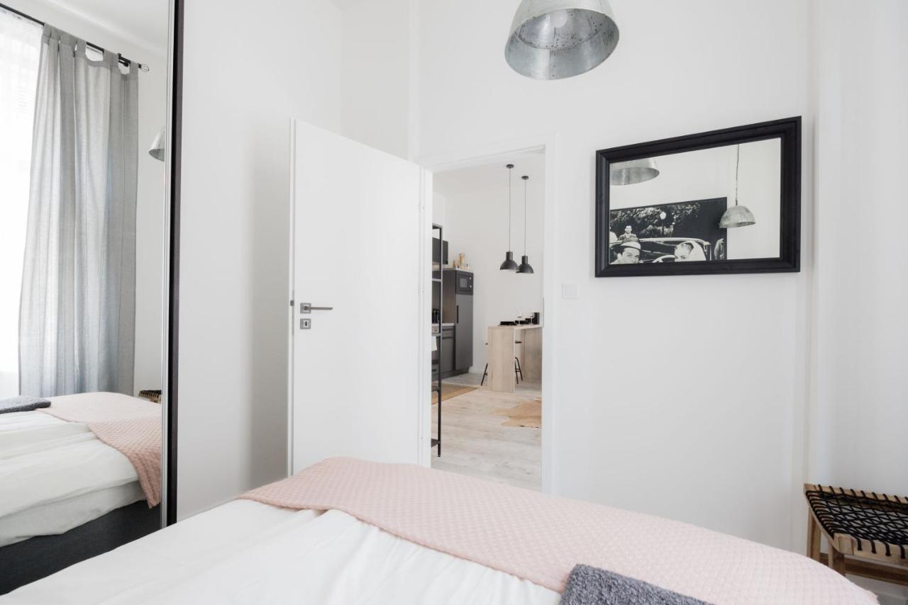 Two-Bedroom Apartment Next To Music Academy Budapest Esterno foto